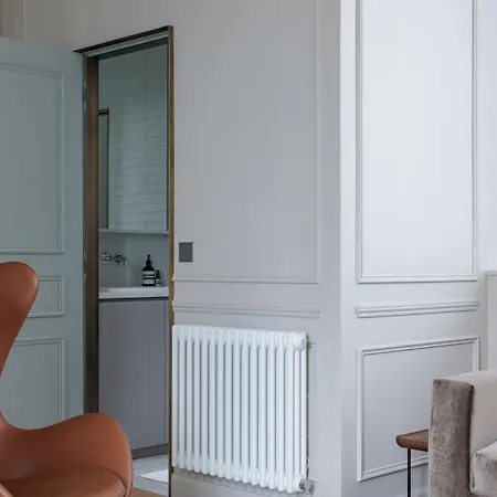 A Mini-suite For 2, In A Setting Apartment Paris
