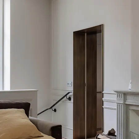 A Mini-suite For 2, In A Setting * París