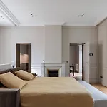 Apartment A Mini-suite For 2, In A Setting Paris